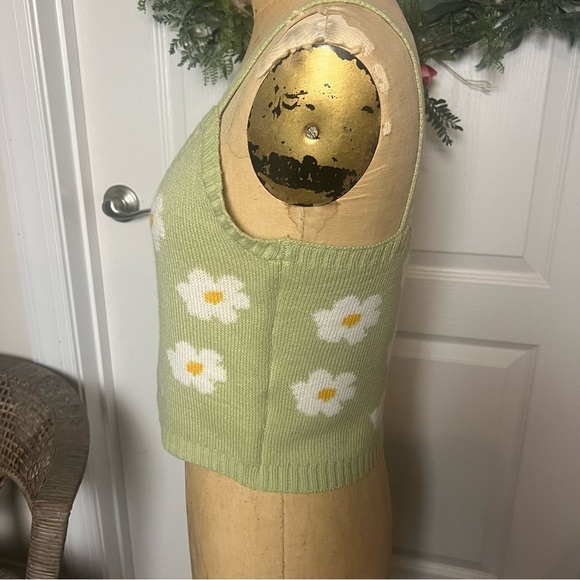 Altar’d State green with daisies knit cropped tank top. Large - Picture 2 of 6